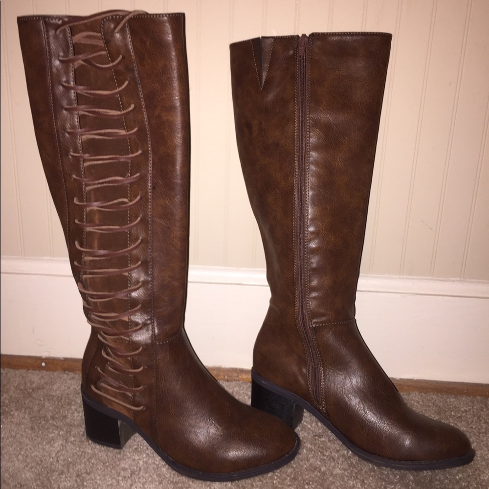 Size 7 Cato Lace up brown boots